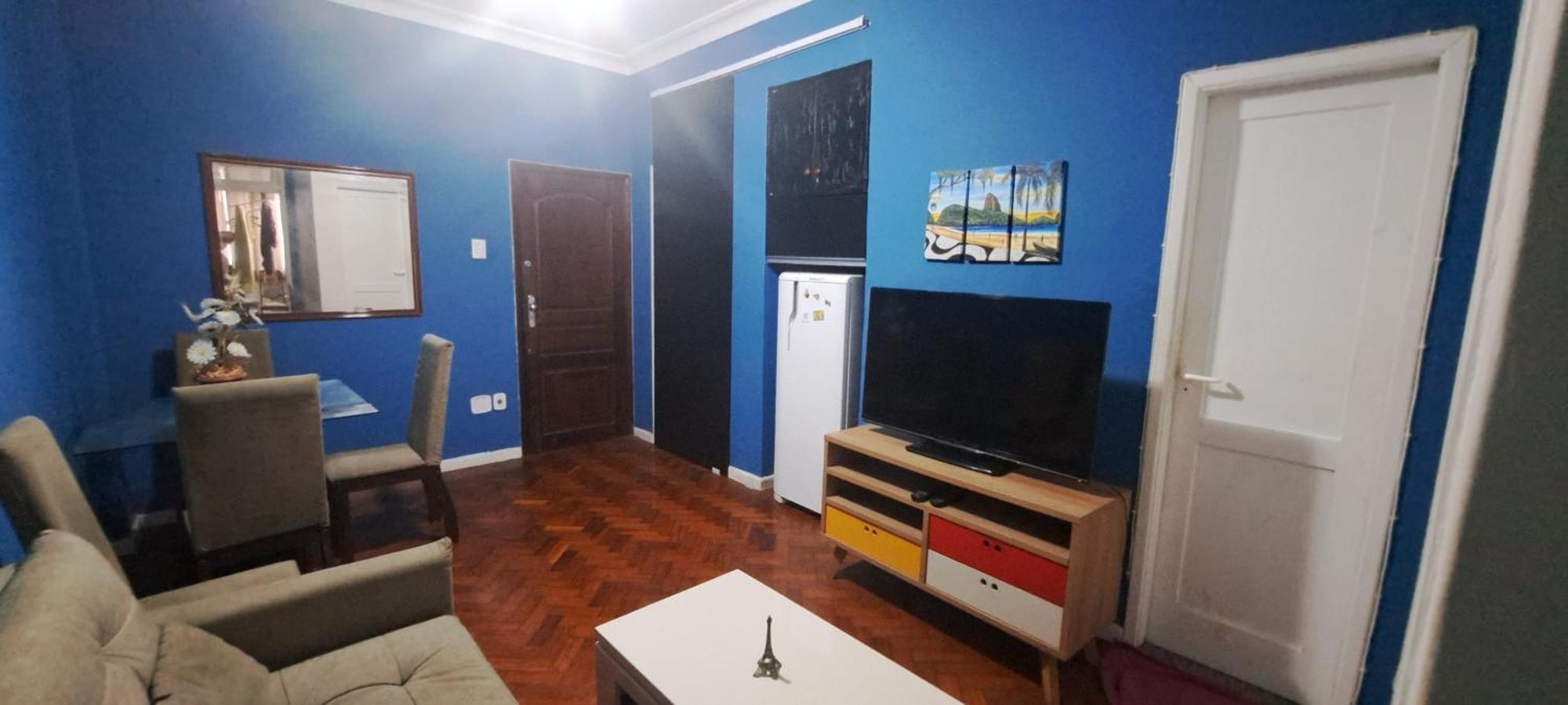 Pleno Centro De Copacabana - A 1 Quadra Da Praia *